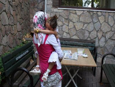 Belediye Otobüsünde Unutulan Çocuk Ailesine Kavuştu