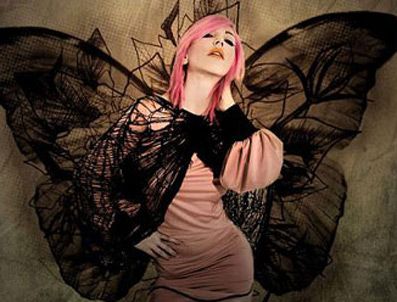 Hande Yener ateş püskürdü