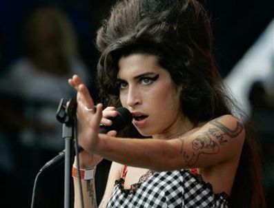 KEMAL DOĞULU - Hande Yener'den Winehouse süprizi (Şarkıcı Amy Winehouse öldü)