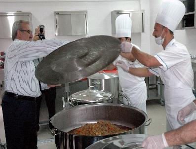 HÜSEYIN DEMIRBAŞ - Van‘da Her Gün 2 Bin Kişiye Sıcak Yemek Dağıtılacak