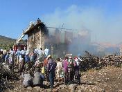 Selendi‘deki Yangında Ev Kül Oldu