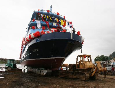 450 Kişi Kapasiteli Yüzen Lokanta Denize İndirildi