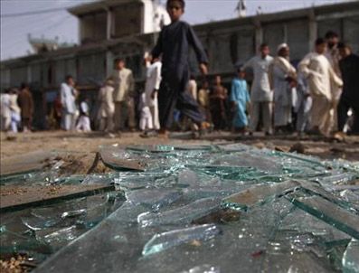 HELMAND - Afganistan'da polis merkezine bombalı saldırı 11 ölü