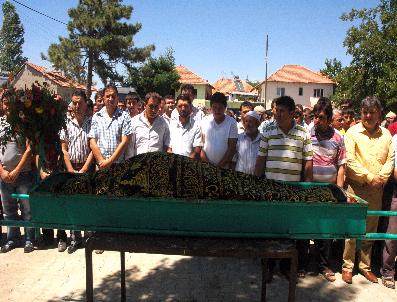 AKALAN - Öğrencileriyle birlikte boğularak ölen imam toprağa verildi