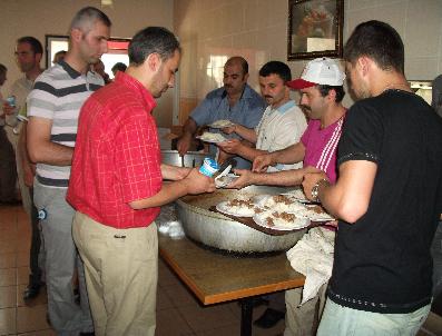 Akyazı İmam Hatip Lisesinde Geleneksel Pilav Gününde Eski Mezunlar Bir Araya Geldi