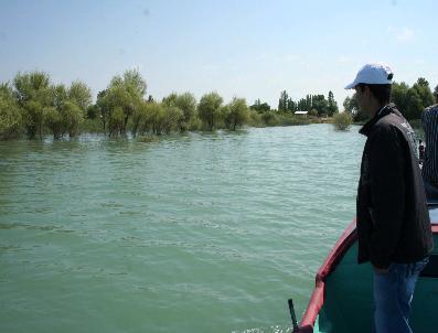 Beyşehir Gölü Yükseldi Bahçeler Sular Altında Kaldı