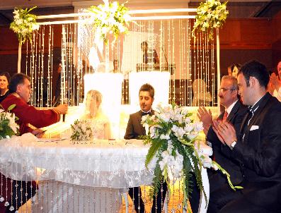 Vanlı Ve İranlı Turizmcileri Buluşturan Düğün