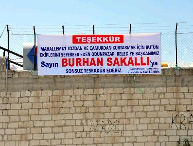 CEMIL ÖZTÜRK - Odunpazarı Belediye Başkanına Afişli Teşekkür