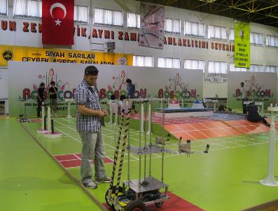 Celal Bayar Üniversitesi Robot Yarışması‘nda İkinci Oldu