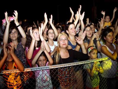 FATIH KıSAPARMAK - Fatih Kısaparmak Hayranlarını Coşturdu