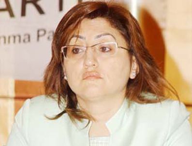 METIN ÖZKARSLı - Fatma Şahin kabinenin tek kadın bakanı oldu