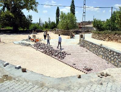 EDIP BUDAN - Alt Yapısı Tamamlanan Köylere Parke Taşı Döşeniyor