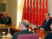 Başbakan YAŞ'ın öğle bölümüne katılmıyor