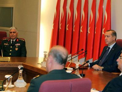 Başbakan YAŞ'ın öğle bölümüne katılmıyor