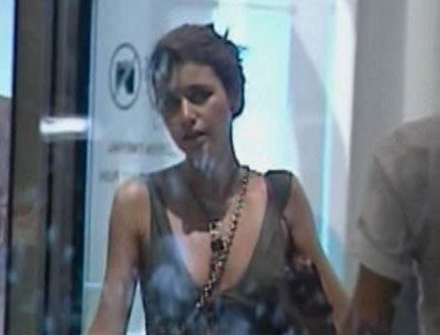 BEREN SAAT - Beren Saat çok kızdı