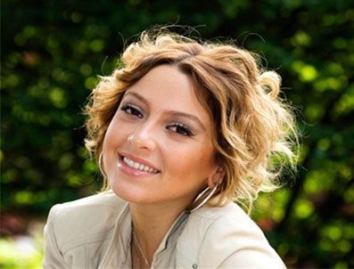 Hadise: Bir depo dolusu kıyafetim var