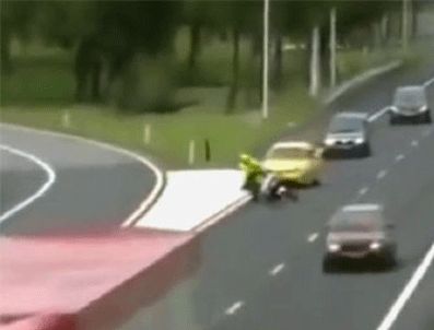 Motosikletli polisi işte böyle havaya uçurdu…