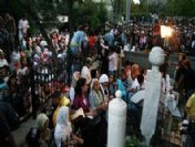 Oruç Baba Türbesi'nde ilk iftar yoğunluğu