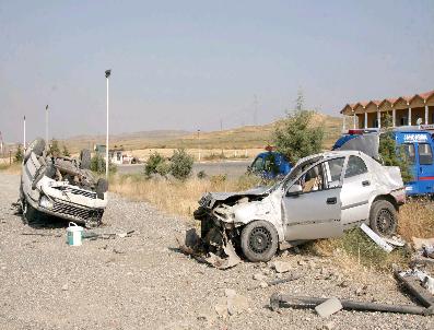 (Özel Haber) Kazazedelere Yardım Eden Askerlere Araç Çarptı: 2‘Si Asker 6 Yaralı