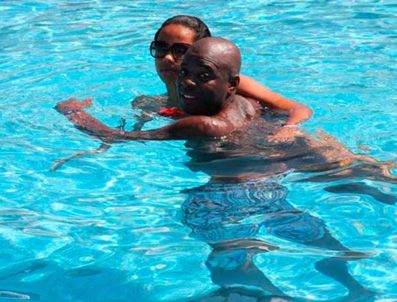 PASCAL NOUMA - Pascal Nouma kızıyla Çeşme'nin tadını çıkarıyor