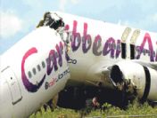 Uçak ikiye bölündü ama ölen olmadı