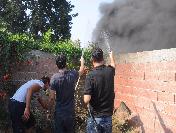 Vatandaş Yangına Bahçe Hortumlarıyla Müdahele Etti