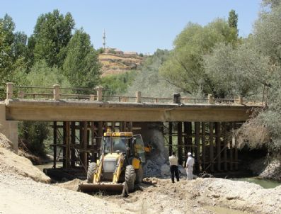 60 Yıllık Köprü Onarılıyor