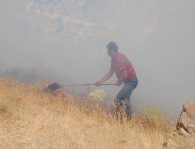 Afyonkarahisar`da Ormanlık Alanda Yangın