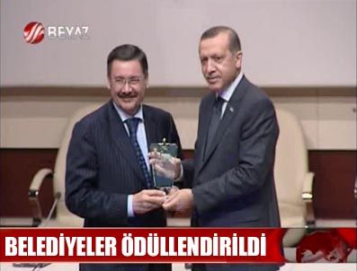 TEVFİK GÖKSU - AK Parti belediyeleri ödülüllendirdi