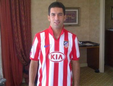 JEREMY TOULALAN - Arda Turan yeni forması ile ilk kez poz verdi