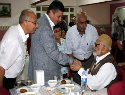 HÜMEYRA AKBAY - Balıkesir Protokolü Huzurevinde İftar Yaptı