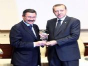 Başbakan Erdoğan`dan Belediye Başkanlarına Ödül