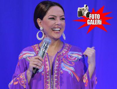 EMILIO PUCCI - Ebru Gündeş sahnede pazarlık yaptı