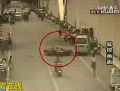 Kadına laf atan sürücünün sonu fena oldu