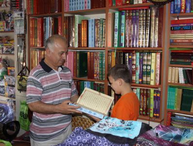 Simav’da Kur`an-ı Kerim Satışları Arttı