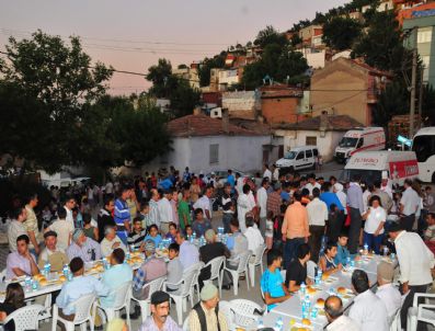 BAHA BAŞÇELIK - Vali Güvenç Kocatepe Mahallesi`nde İftar Açtı