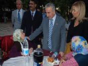 Vali Kamçı Huzerevi Sakinleriyle İftarda Buluştu