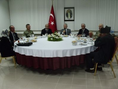 Vali Tekmen, Şehit Yakınları ve Gazilerle İftar Yemeğinde Biraraya Geldi