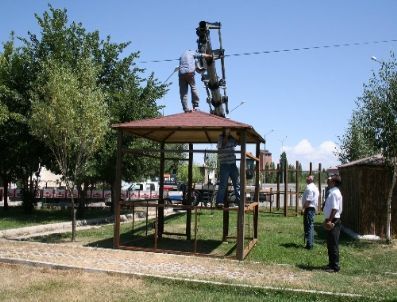 Aziziye Belediyesi, İlçeyi Kent Mobilyalarıyla Donatacak