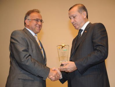 HASAN ÜNVER - Başbakan Erdoğan`dan Güzelbey`e Ödül