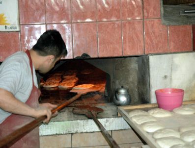 Bunaltıcı Sıcaklıkta Ekmek Mücadelesi