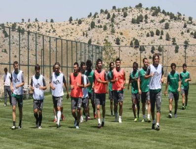 VELI ACAR - Denizlispor Yepyeni Bir Takımla Sezona Giriyor