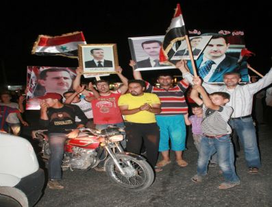 Esad Yanlıları Gazetecilerin Yolunu Kesti