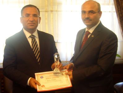 Memur-Der'den Bekir Bozdağ ziyareti