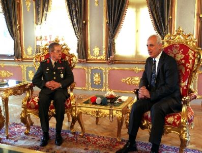 YALÇıN ATAMAN - Orgeneral Yalçın Ataman, Vali Mutlu`yu Ziyaret Etti