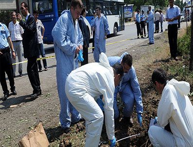 Sırt çantalı bombacı aranıyor