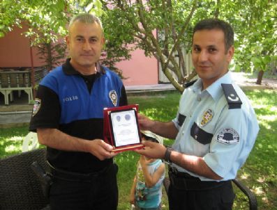 Toplum Destekli Polise Plaketli Uğurlama