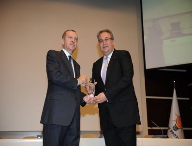 Ünver, Ödülünü Başbakan Erdoğan`dan Aldı