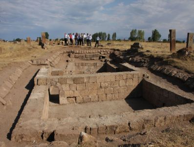 RAHMI TEKIN - Ahlat`taki Tarihi Selçuklu Mezarlığı`nda Kazı Çalışmaları Başladı