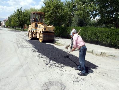 Asfalt Tamirat Çalışmaları Devam Ediyor